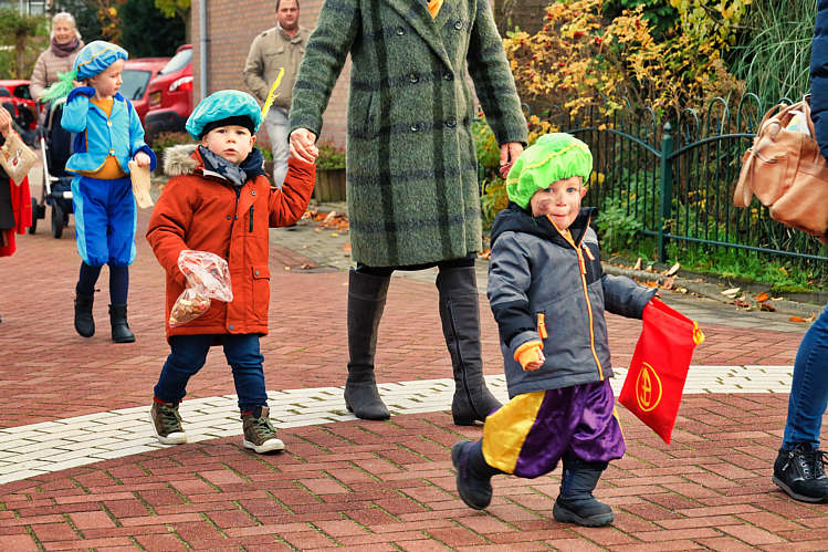 Aankomst van de Sint en zijn Zwarte Pieten in Waarder_050